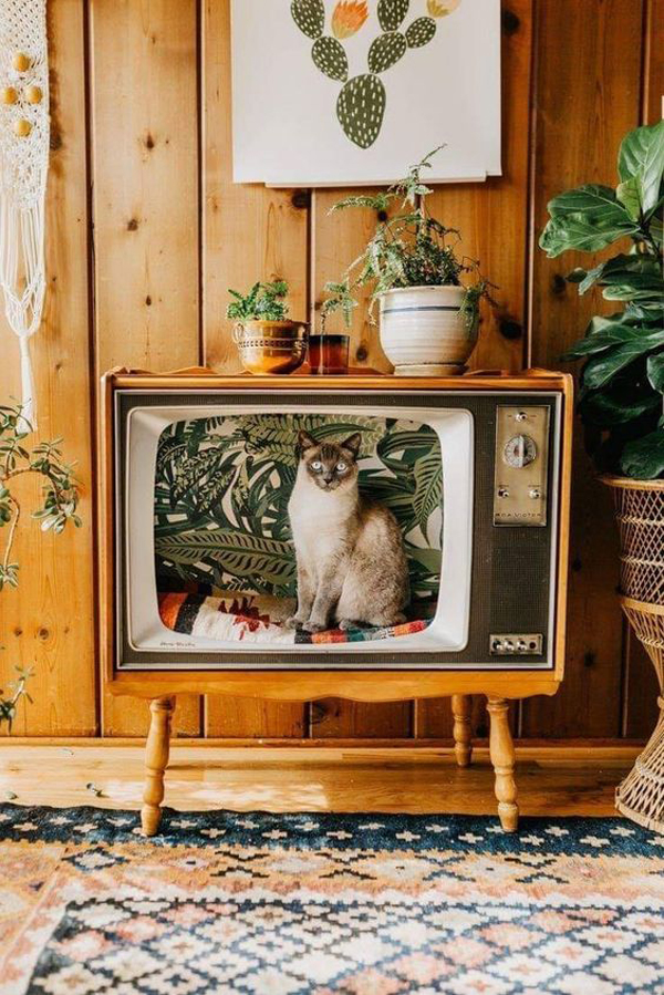 repurposed-old-tv-cat-house